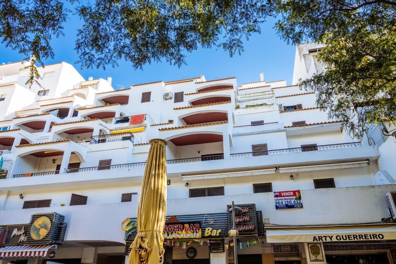Top Renoviertes Apartment Mit Grosser Terrasse Albufeira Dış mekan fotoğraf